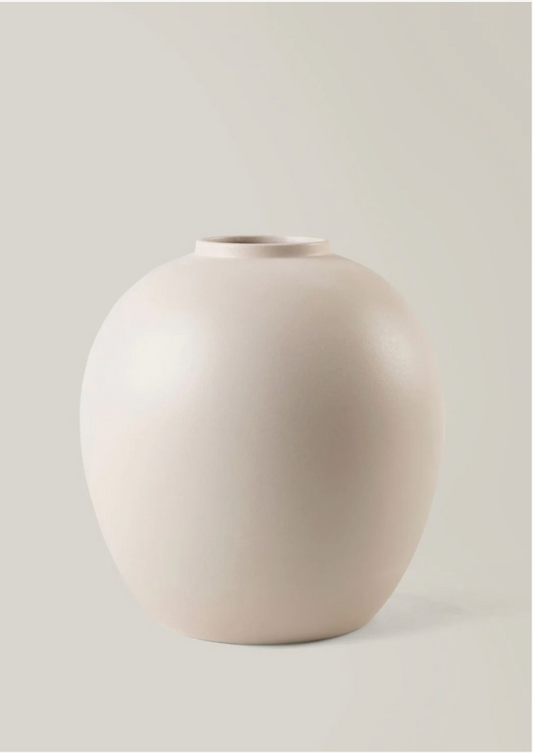 Large Vase in Matte Bailey Cream - 10.75"